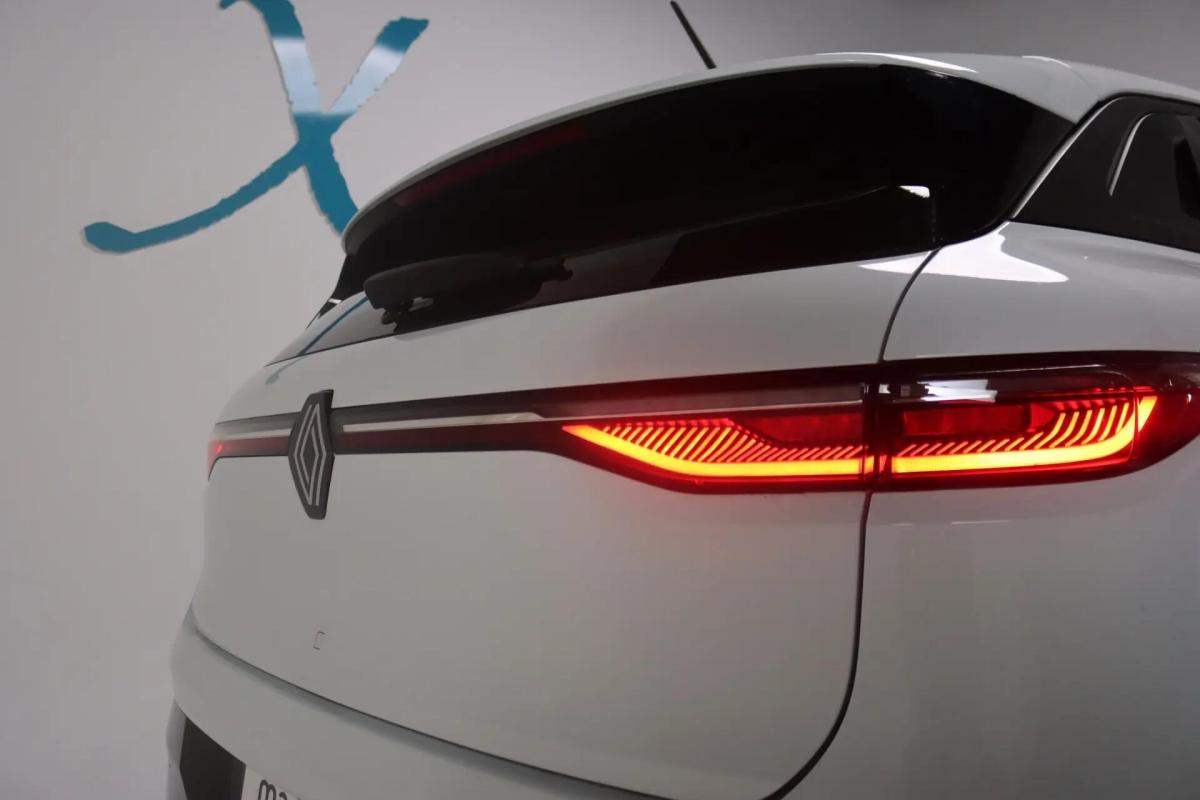 renault-megane-e-tech-2023-eletrico-0cc