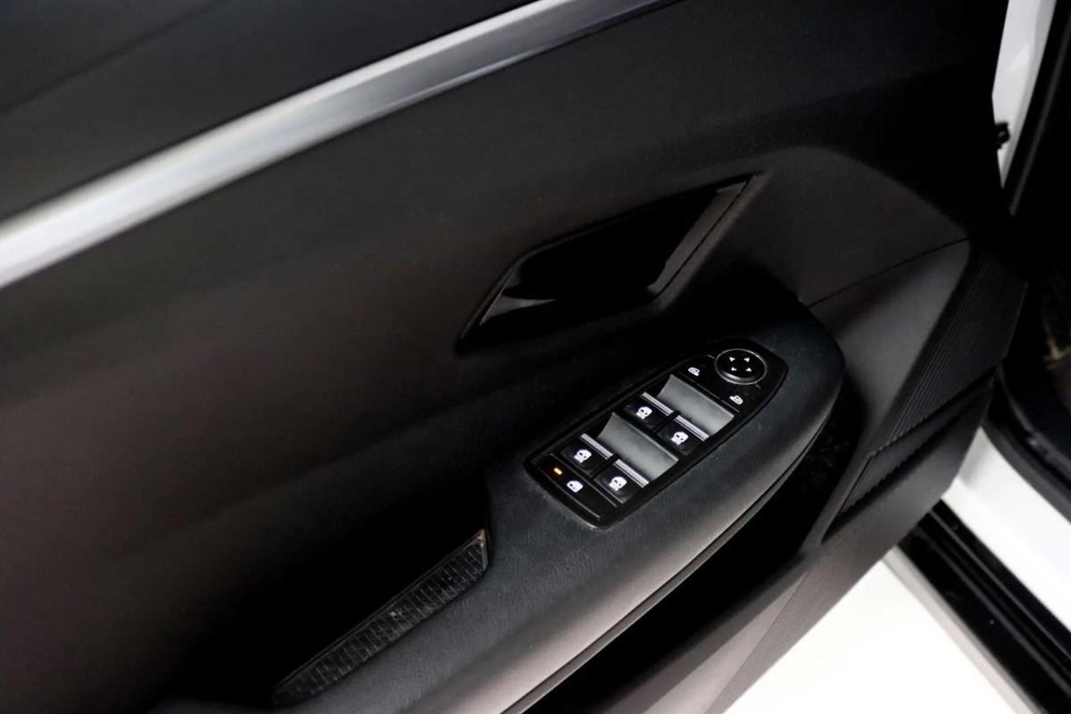 renault-megane-e-tech-2023-eletrico-0cc