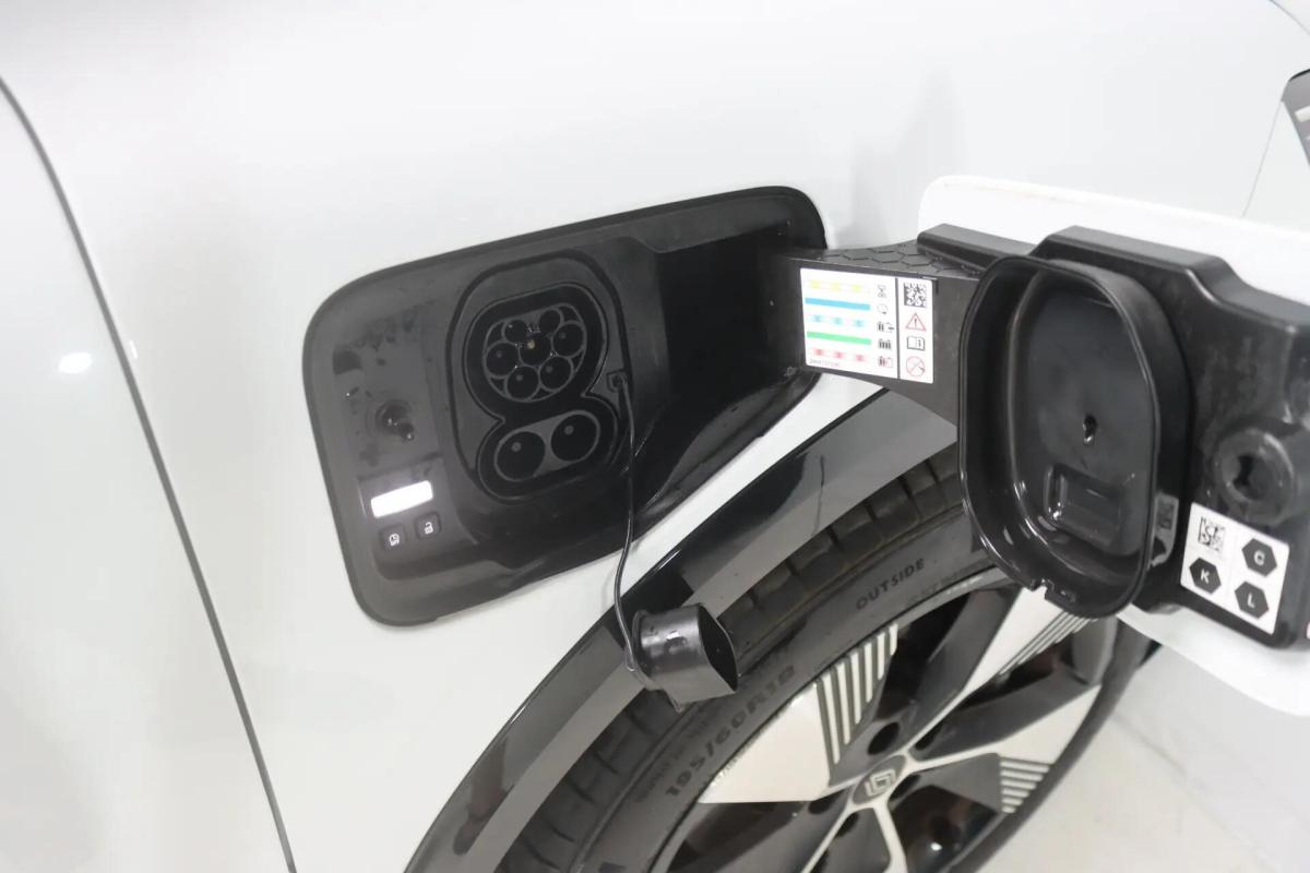 renault-megane-e-tech-2023-eletrico-0cc