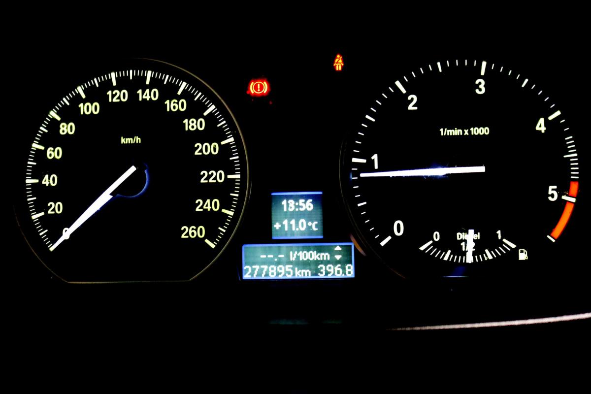 bmw-serie-1-2011-diesel-1995cc