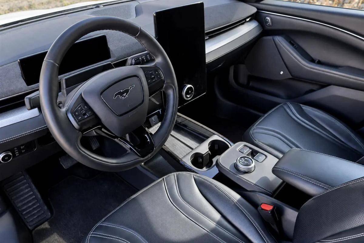 ford-mustang-mach-e-2022-eletrico-0cc