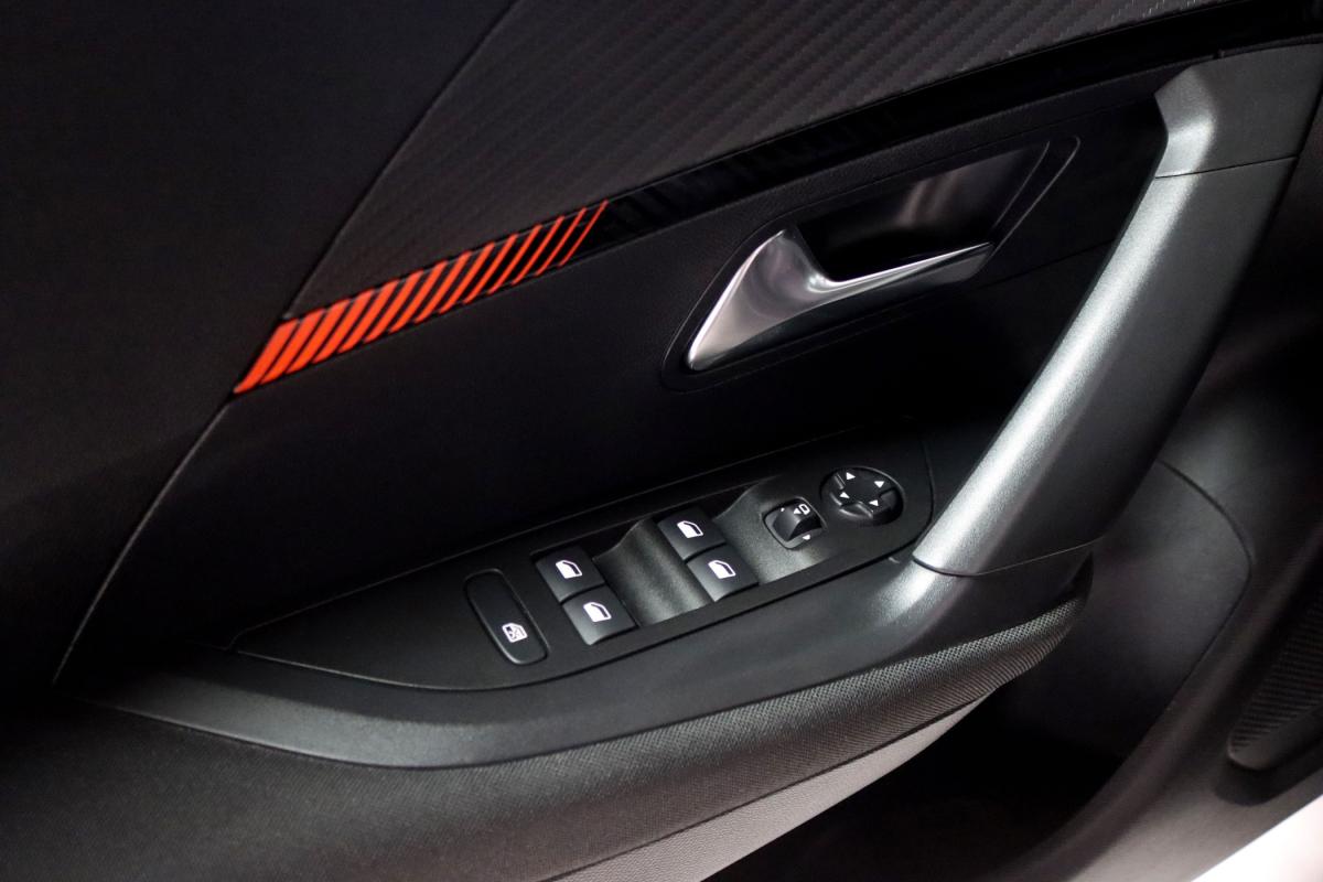 peugeot-2008-2022-eletrico-500cc