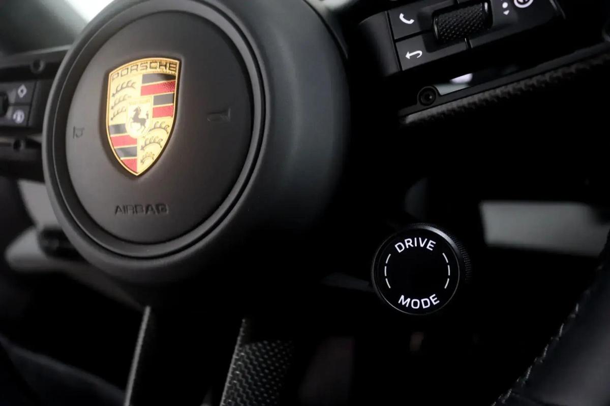 porsche-taycan-2022-eletrico-0cc