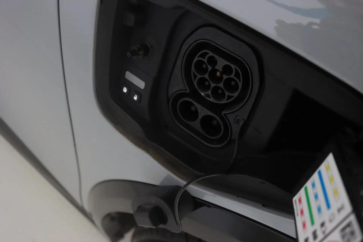 renault-megane-e-tech-2022-eletrico-0cc