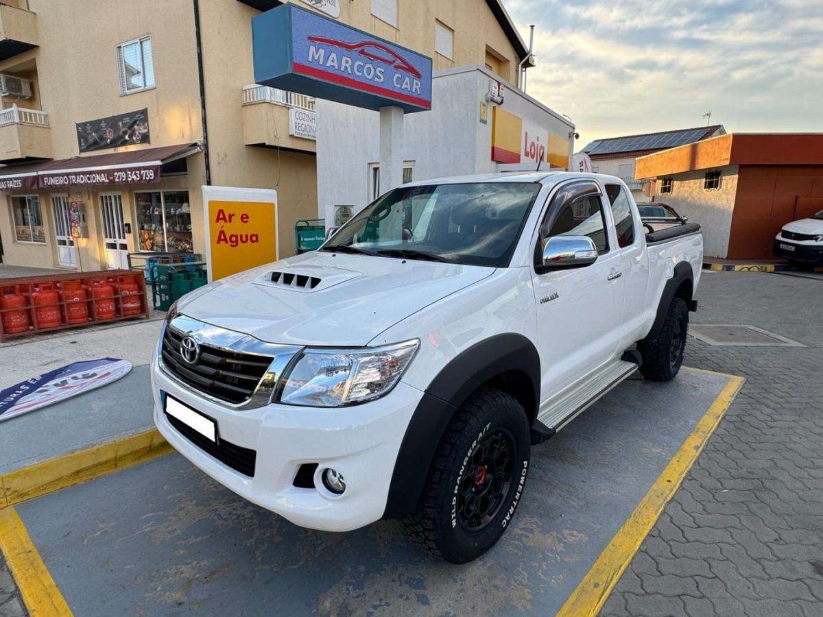 toyota-hilux-2014-diesel-2494cc