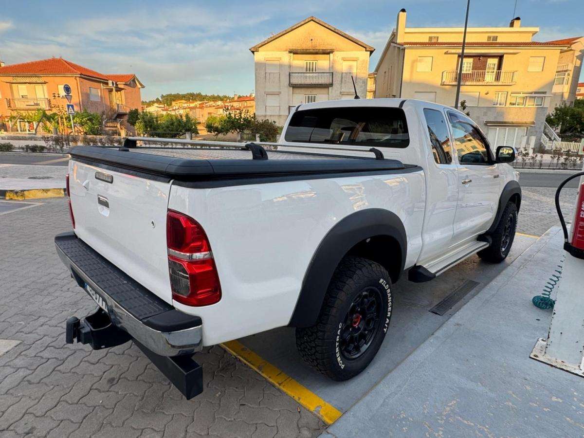 toyota-hilux-2014-diesel-2494cc