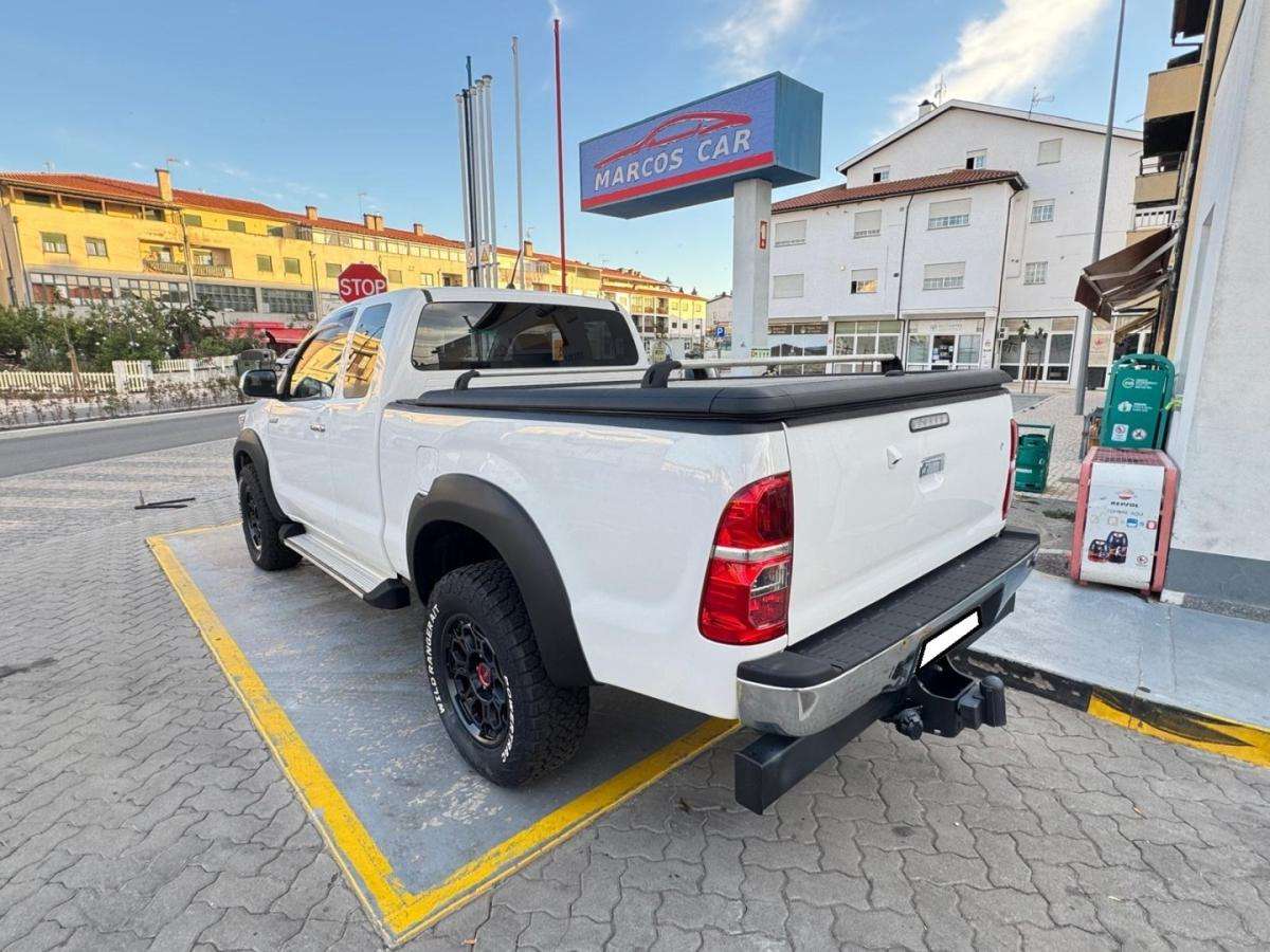 toyota-hilux-2014-diesel-2494cc