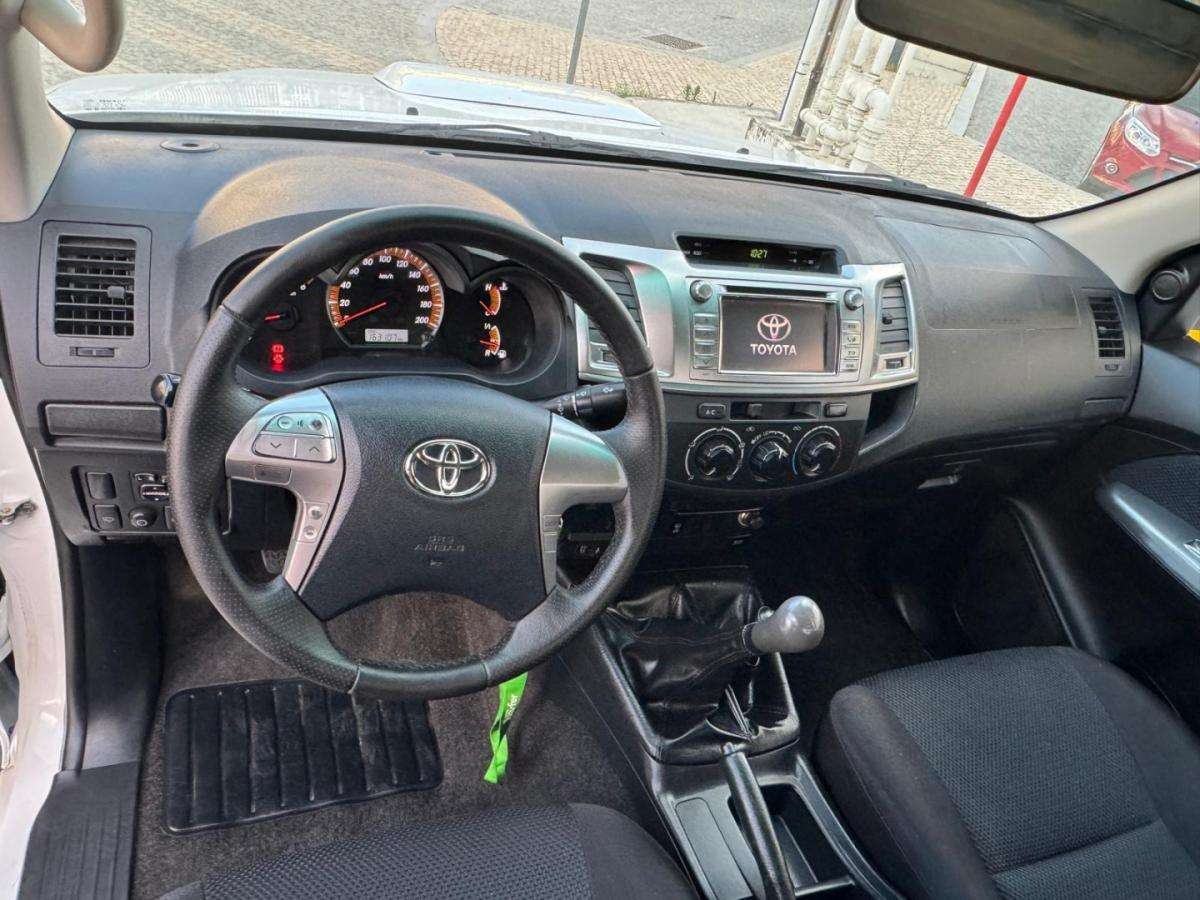 toyota-hilux-2014-diesel-2494cc