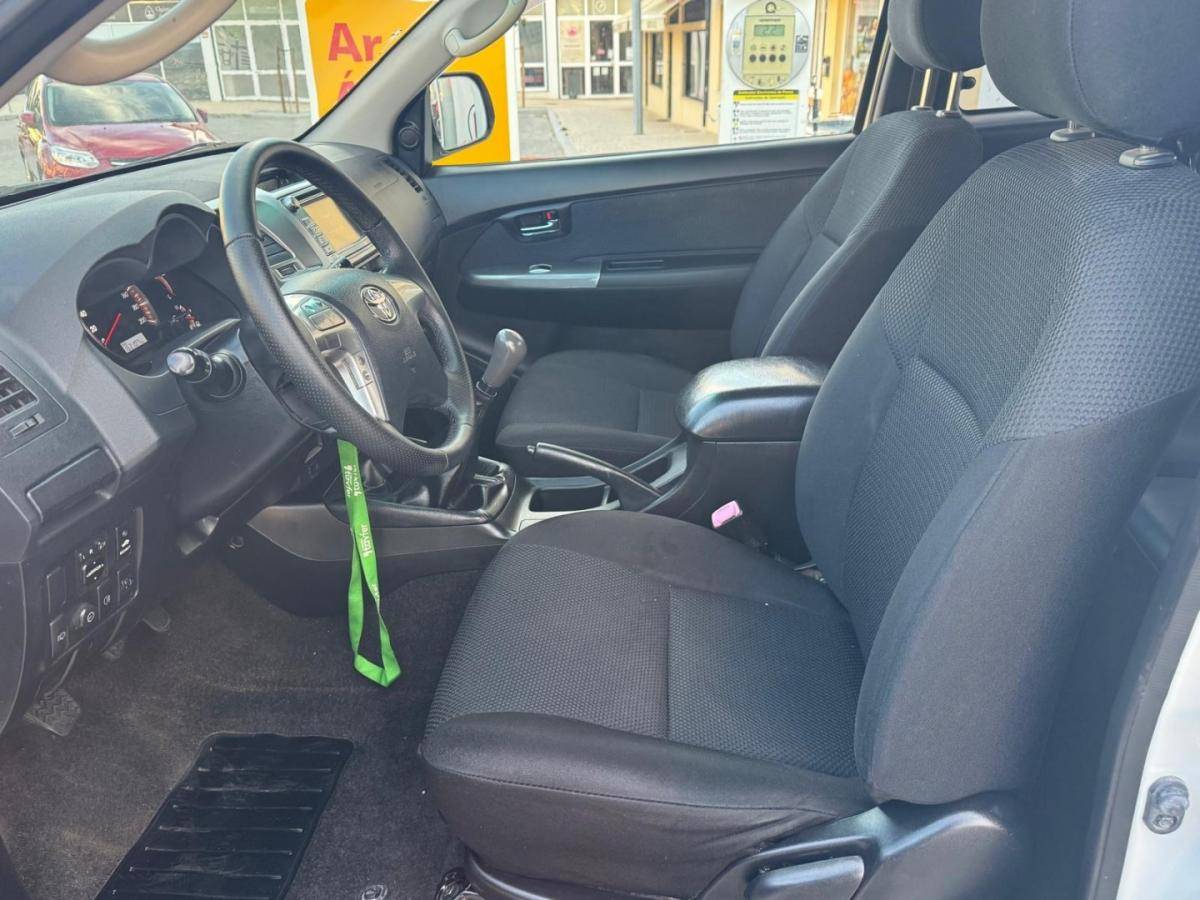 toyota-hilux-2014-diesel-2494cc