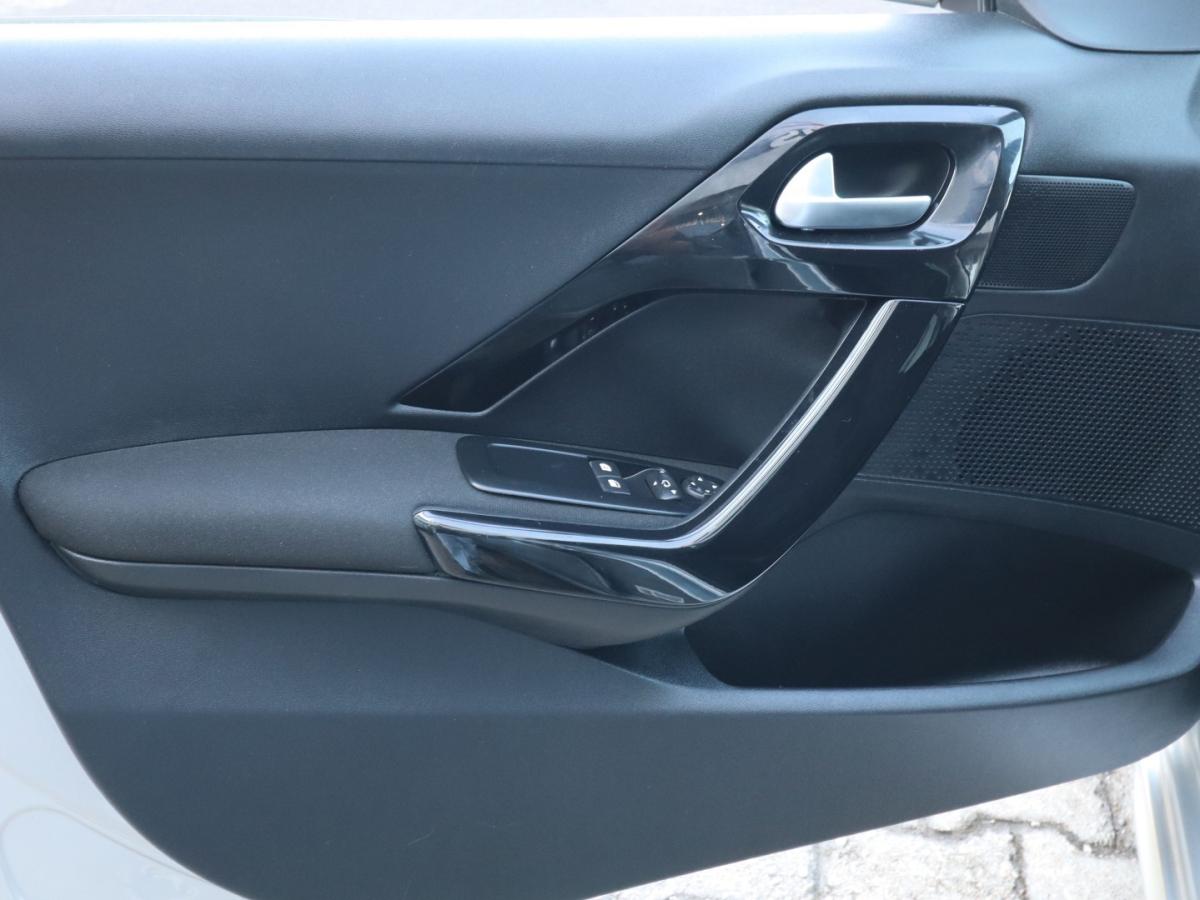 peugeot-208-2018-gasolina-1199cc