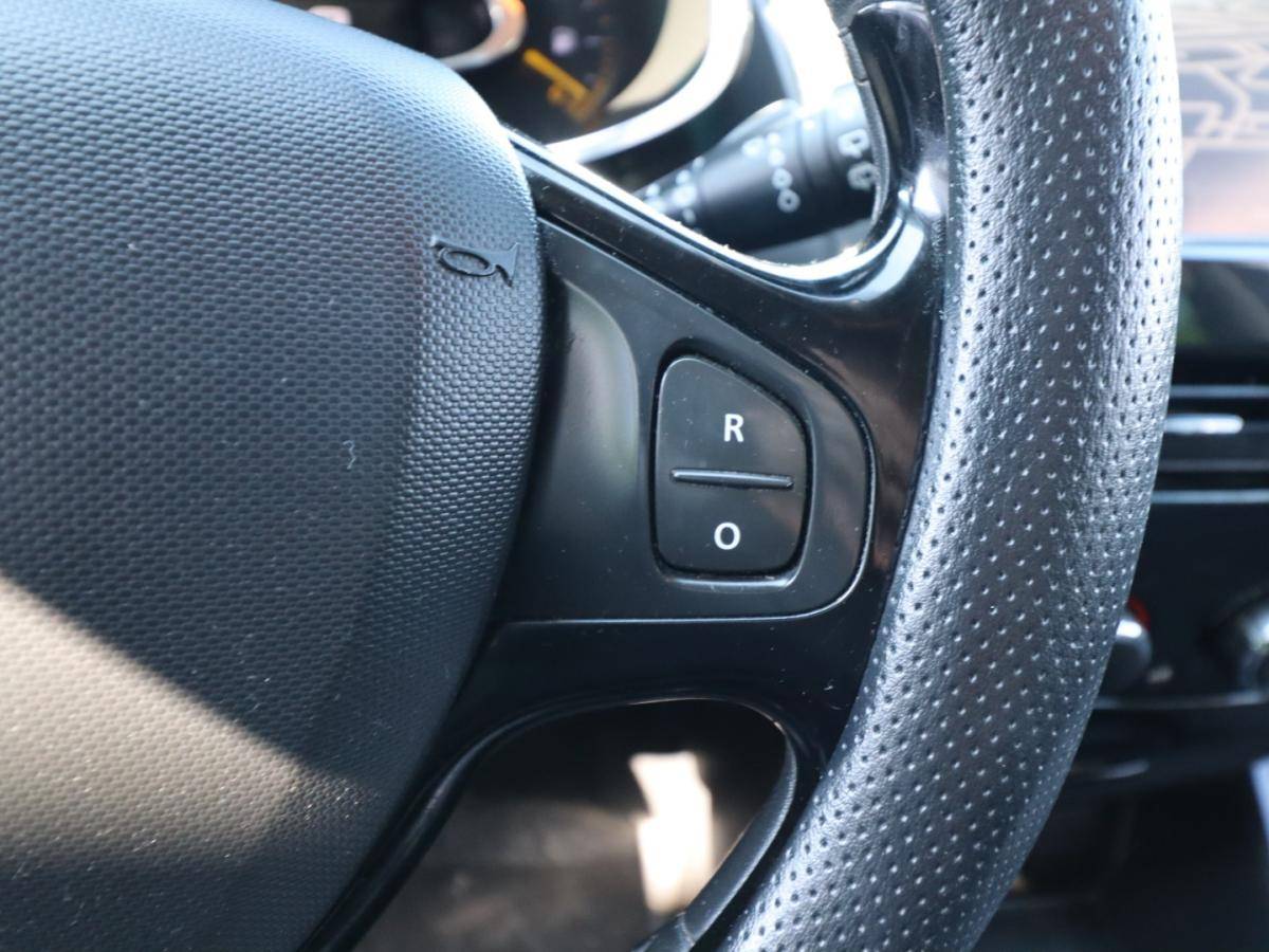 renault-clio-sport-tourer-2014-diesel-1461cc