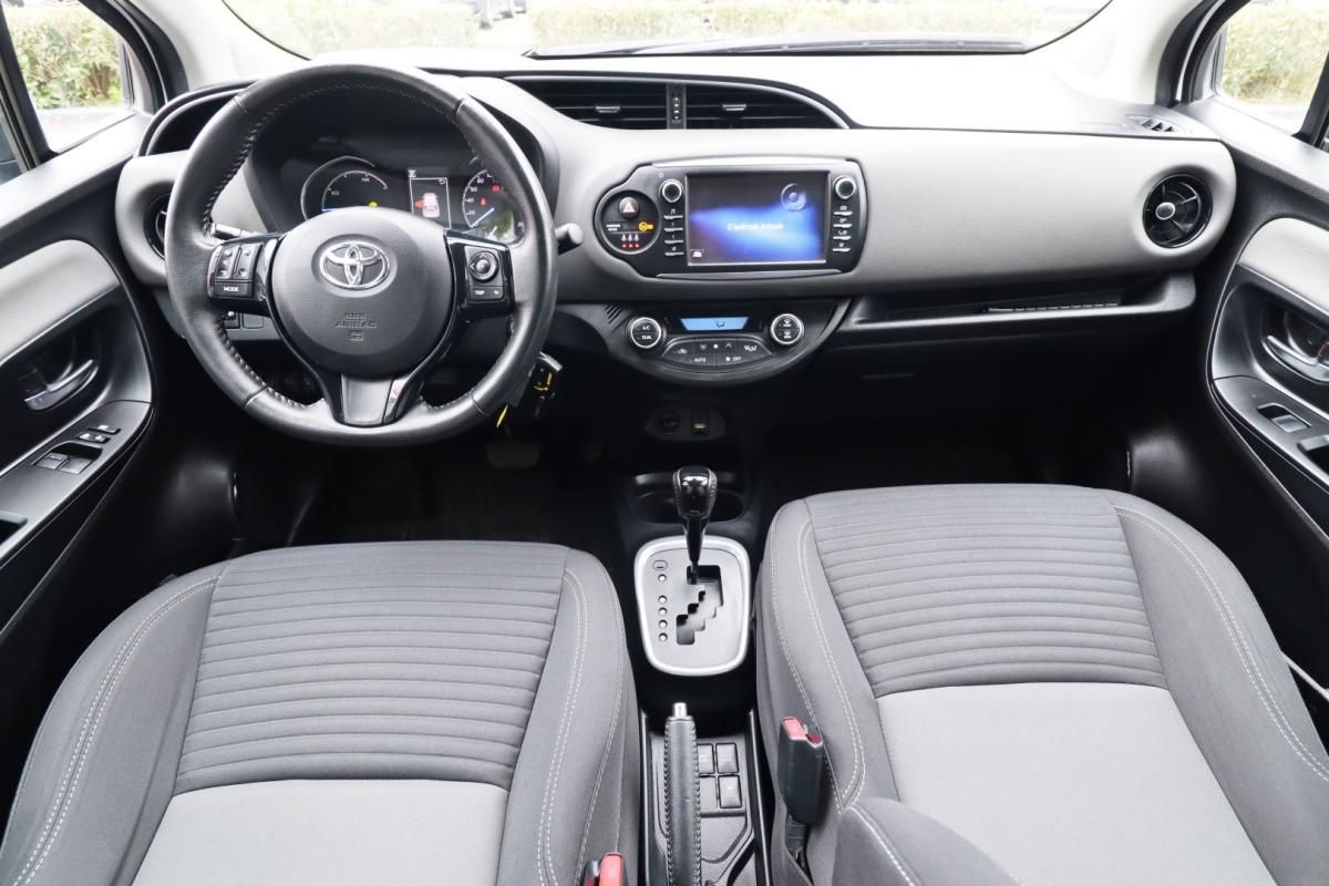 toyota-yaris-2017-hibrido-1497cc