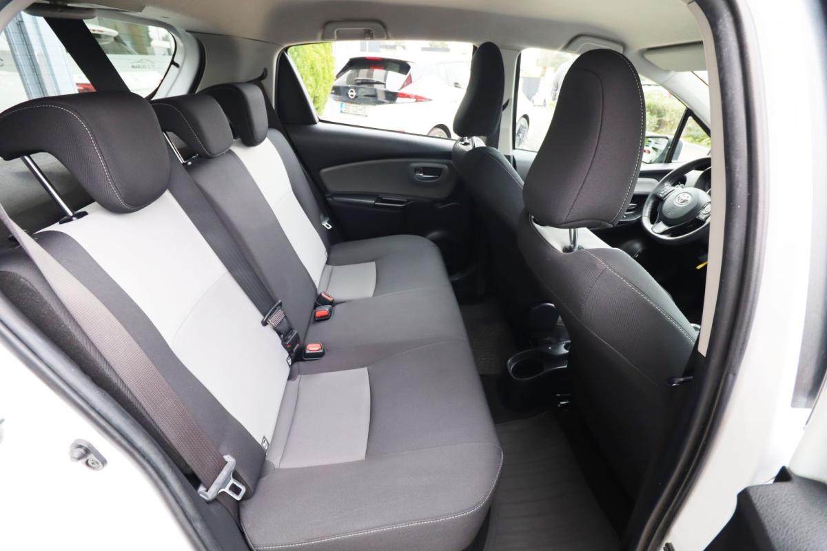 toyota-yaris-2017-hibrido-1497cc