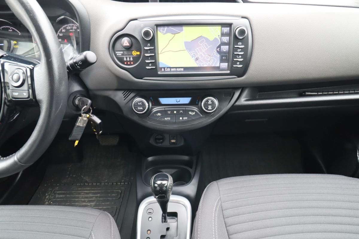 toyota-yaris-2017-hibrido-1497cc