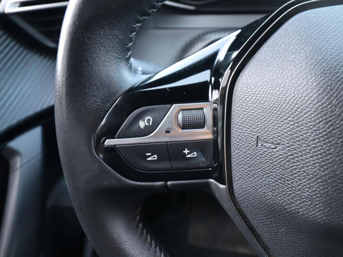 peugeot-2008-2023-gasolina-1199cc