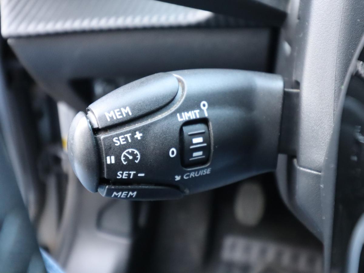 peugeot-2008-2023-gasolina-1199cc