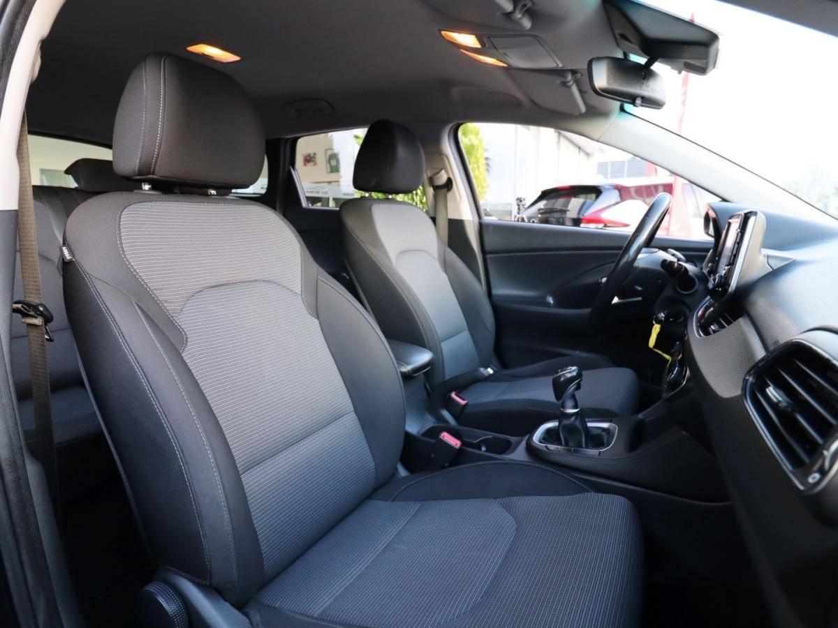 hyundai-i30-sw-2018-diesel-1598cc