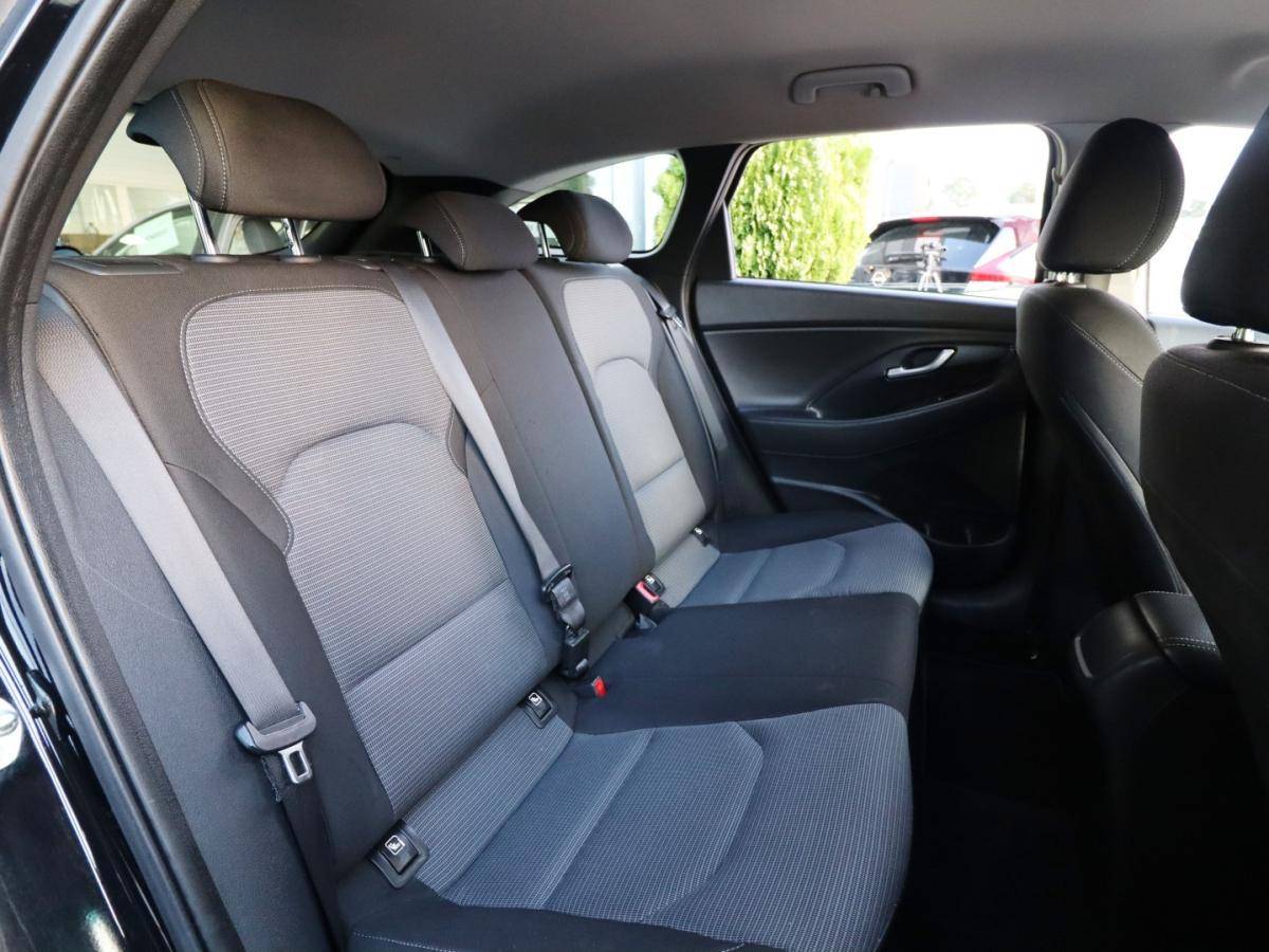 hyundai-i30-sw-2018-diesel-1598cc