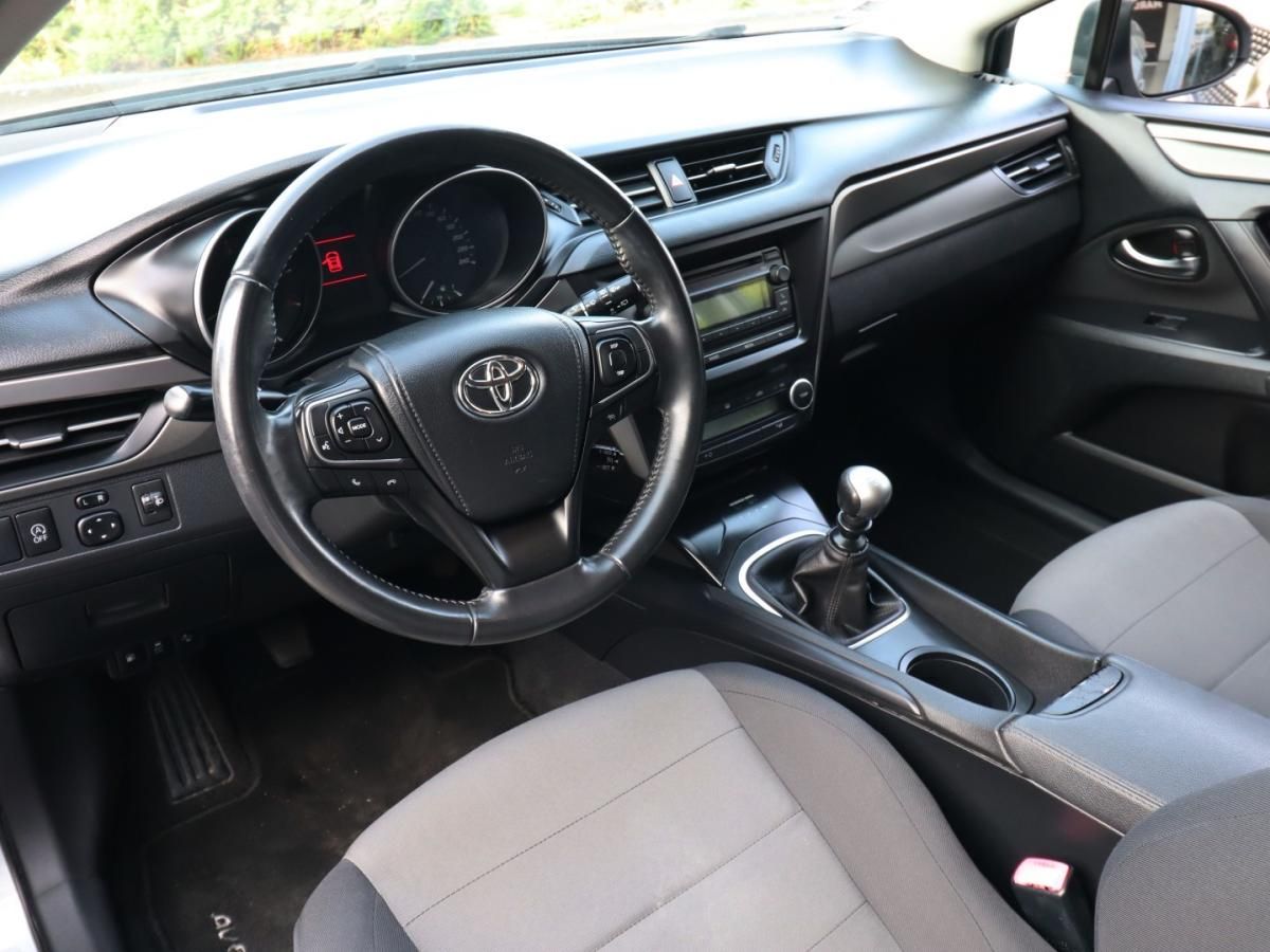 toyota-avensis-2016-diesel-1598cc
