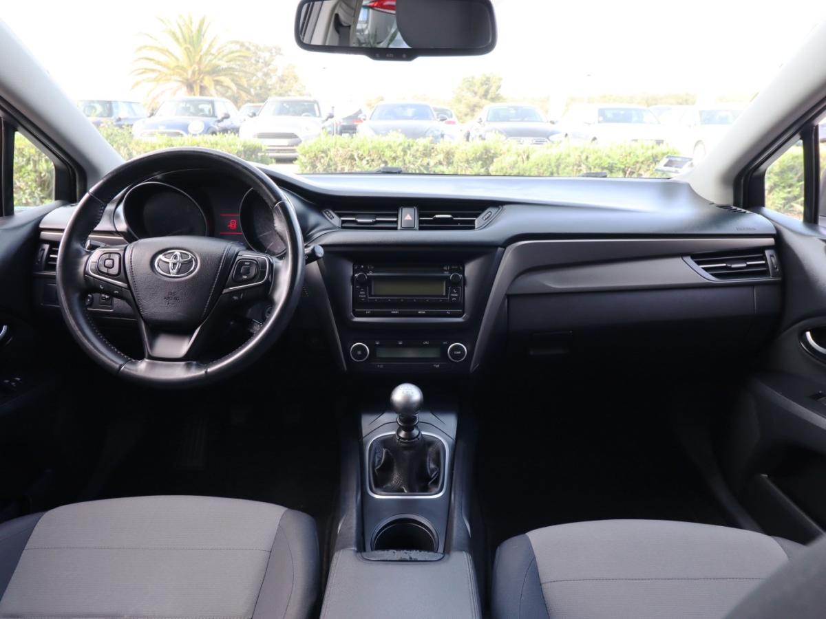 toyota-avensis-2016-diesel-1598cc