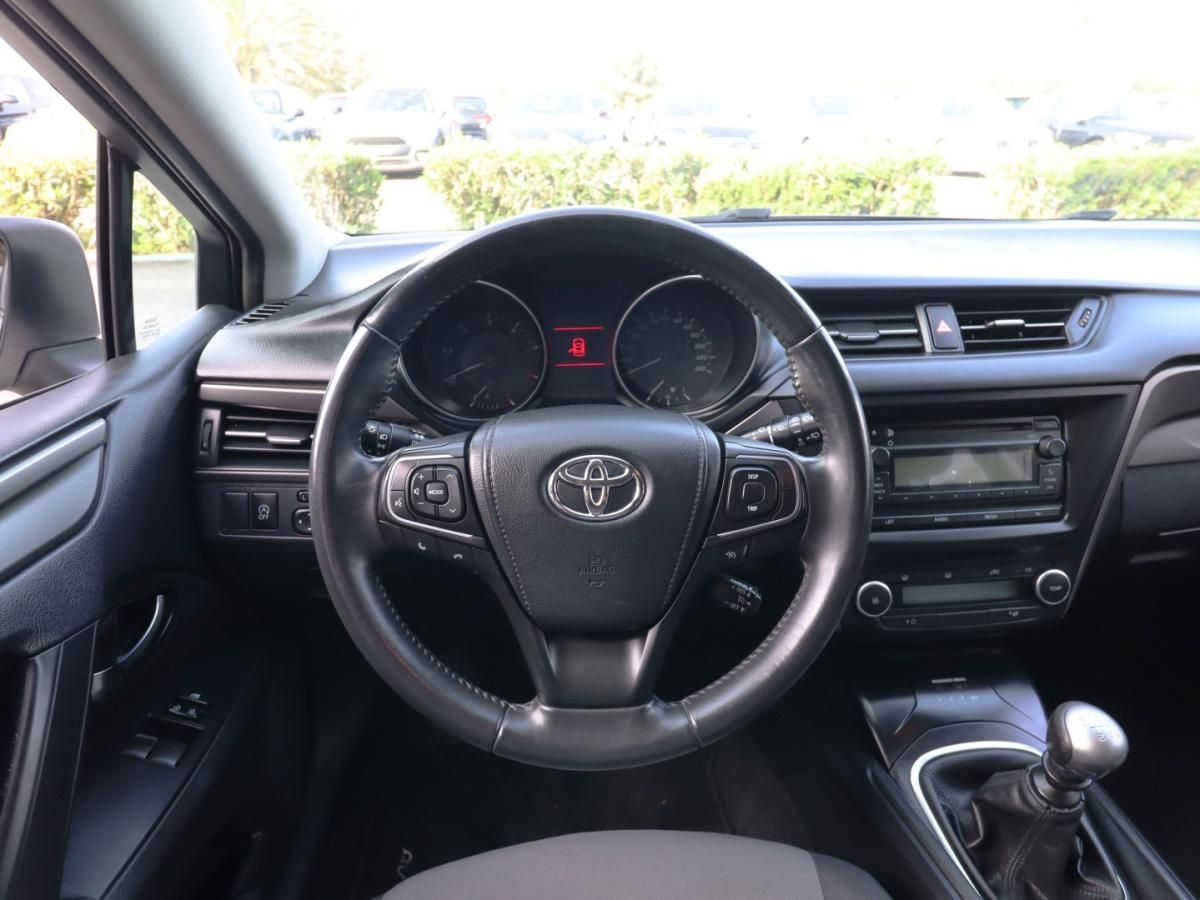 toyota-avensis-2016-diesel-1598cc