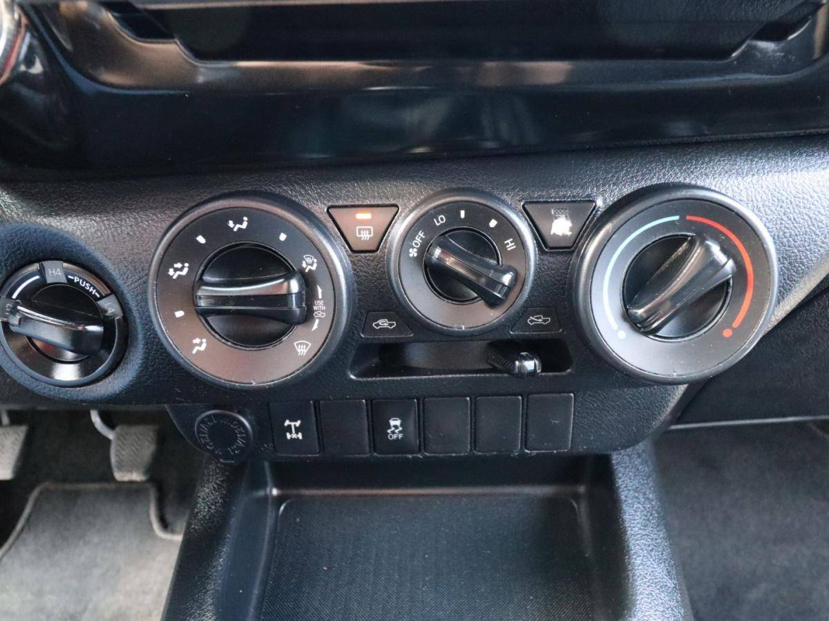 toyota-hilux-2018-diesel-2393cc