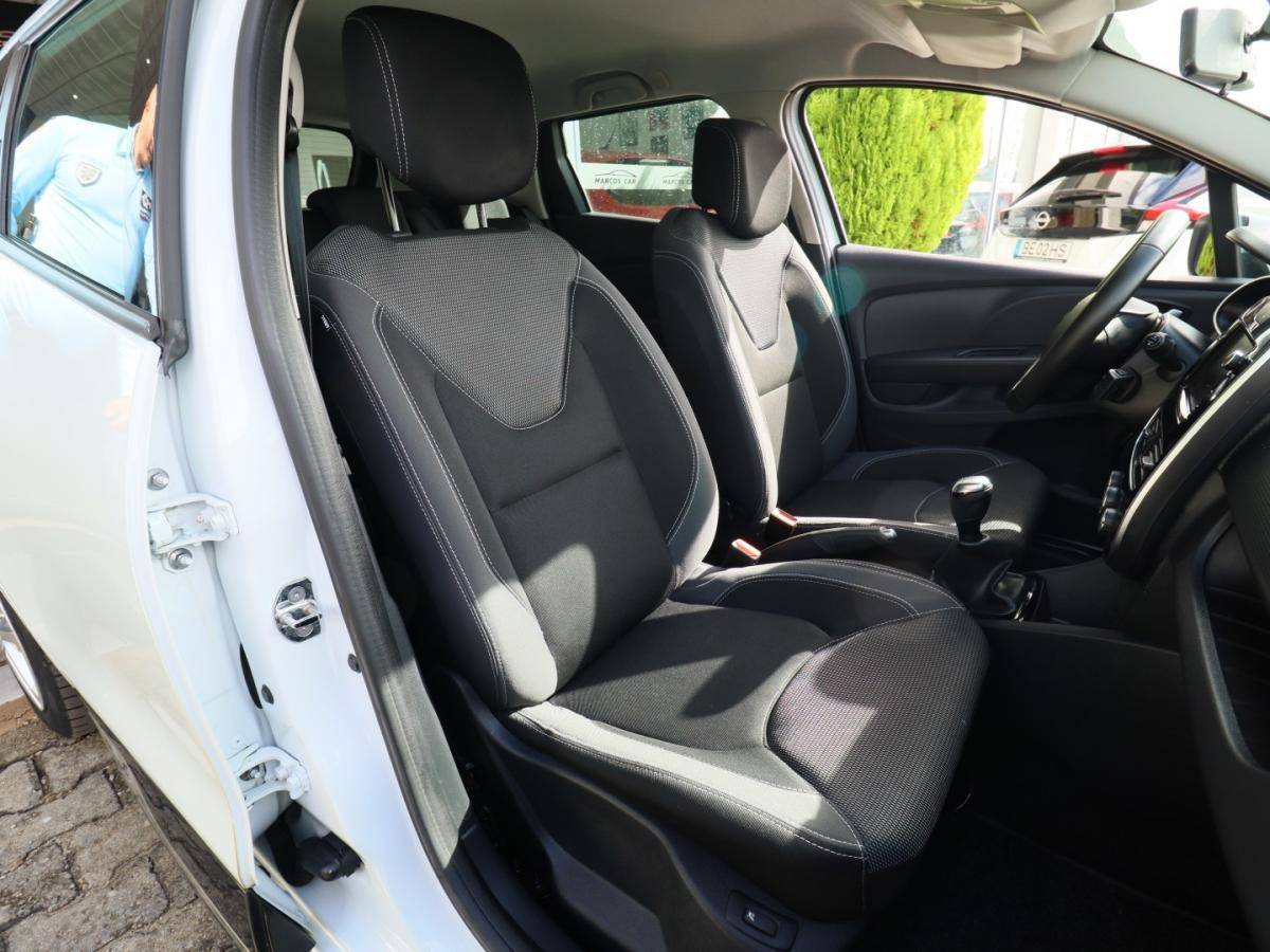 renault-clio-sport-tourer-2019-diesel-1461cc
