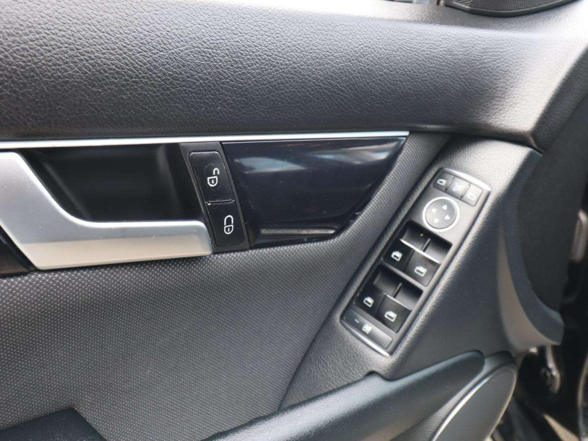 mercedes-benz-classe-c-2011-diesel-2148cc