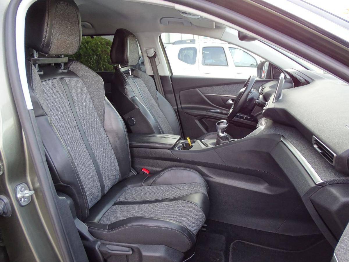 peugeot-5008-2018-diesel-1499cc