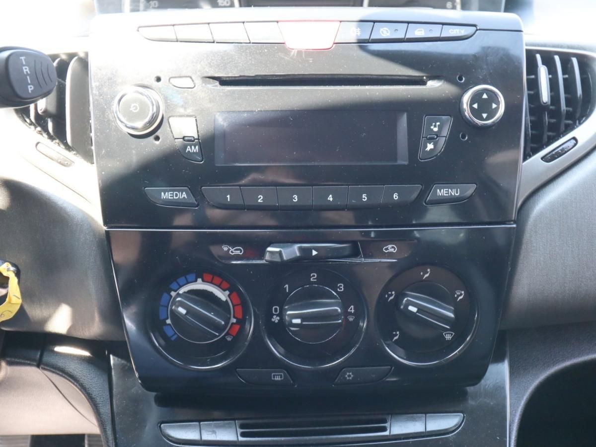 lancia-ypsilon-2013-gasolina-1242cc