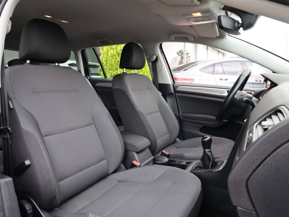 volkswagen-golf-variant-2017-diesel-1598cc