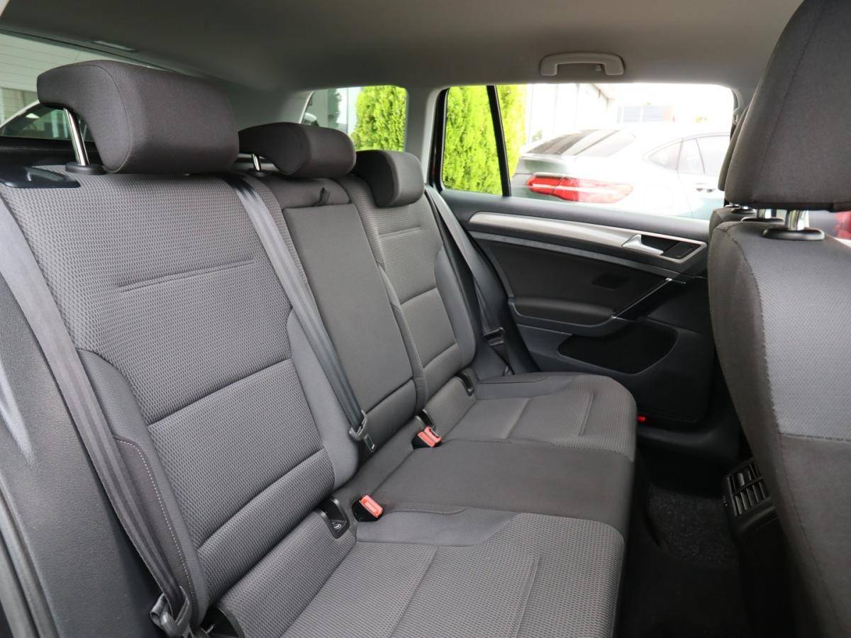 volkswagen-golf-variant-2017-diesel-1598cc