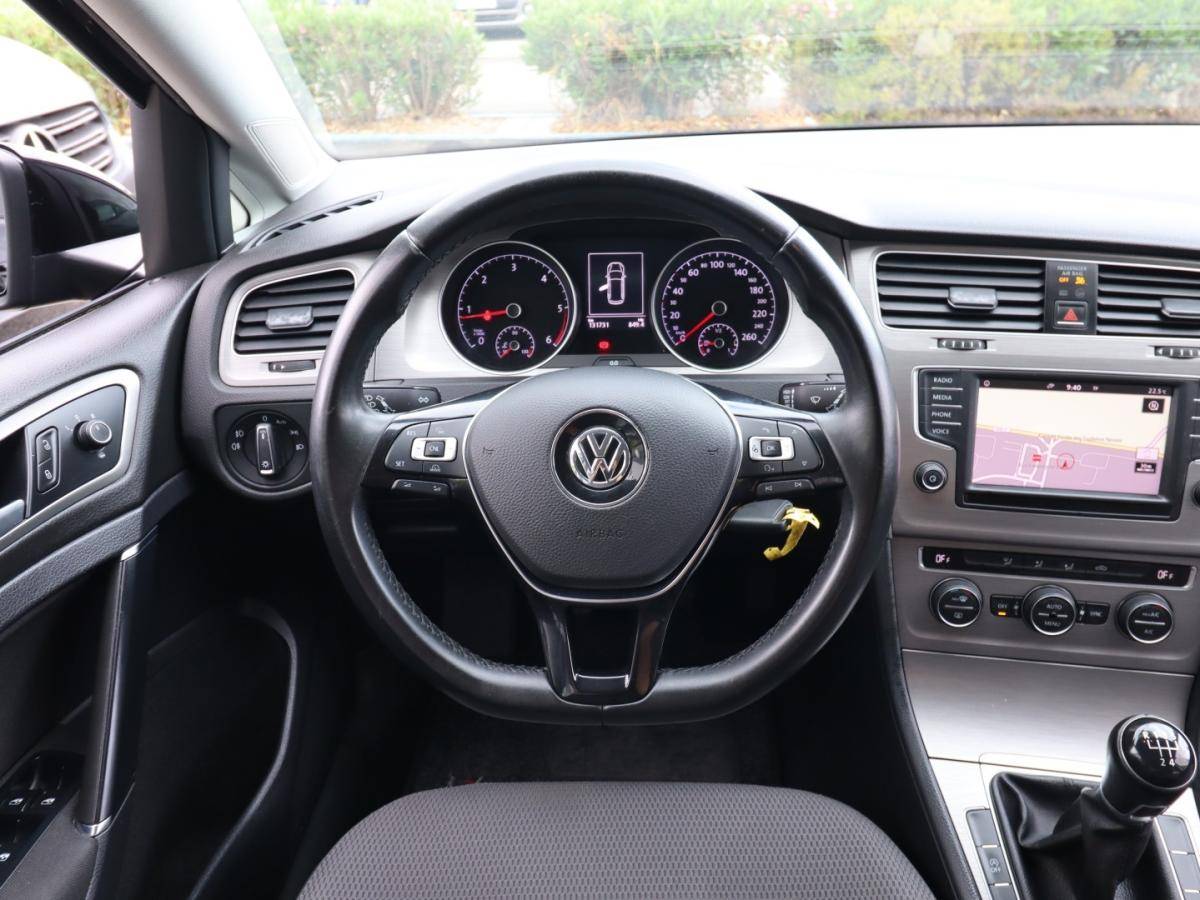 volkswagen-golf-variant-2017-diesel-1598cc