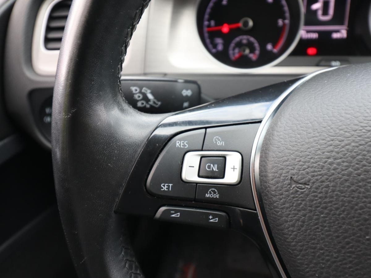 volkswagen-golf-variant-2017-diesel-1598cc