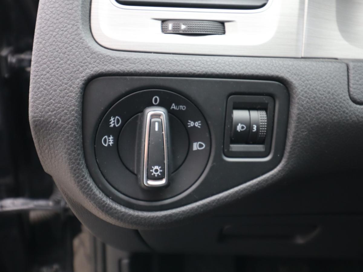 volkswagen-golf-variant-2017-diesel-1598cc