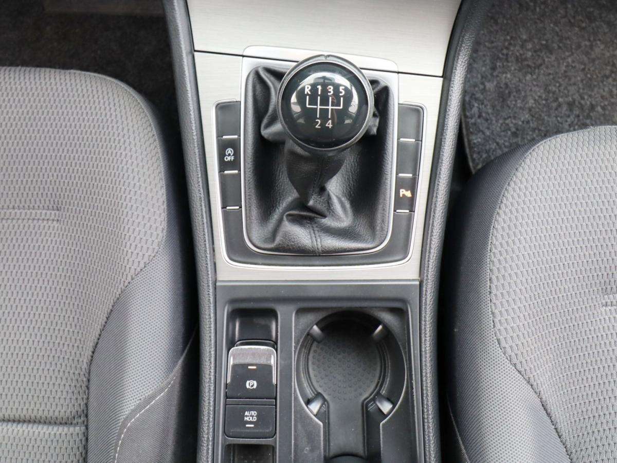 volkswagen-golf-variant-2017-diesel-1598cc
