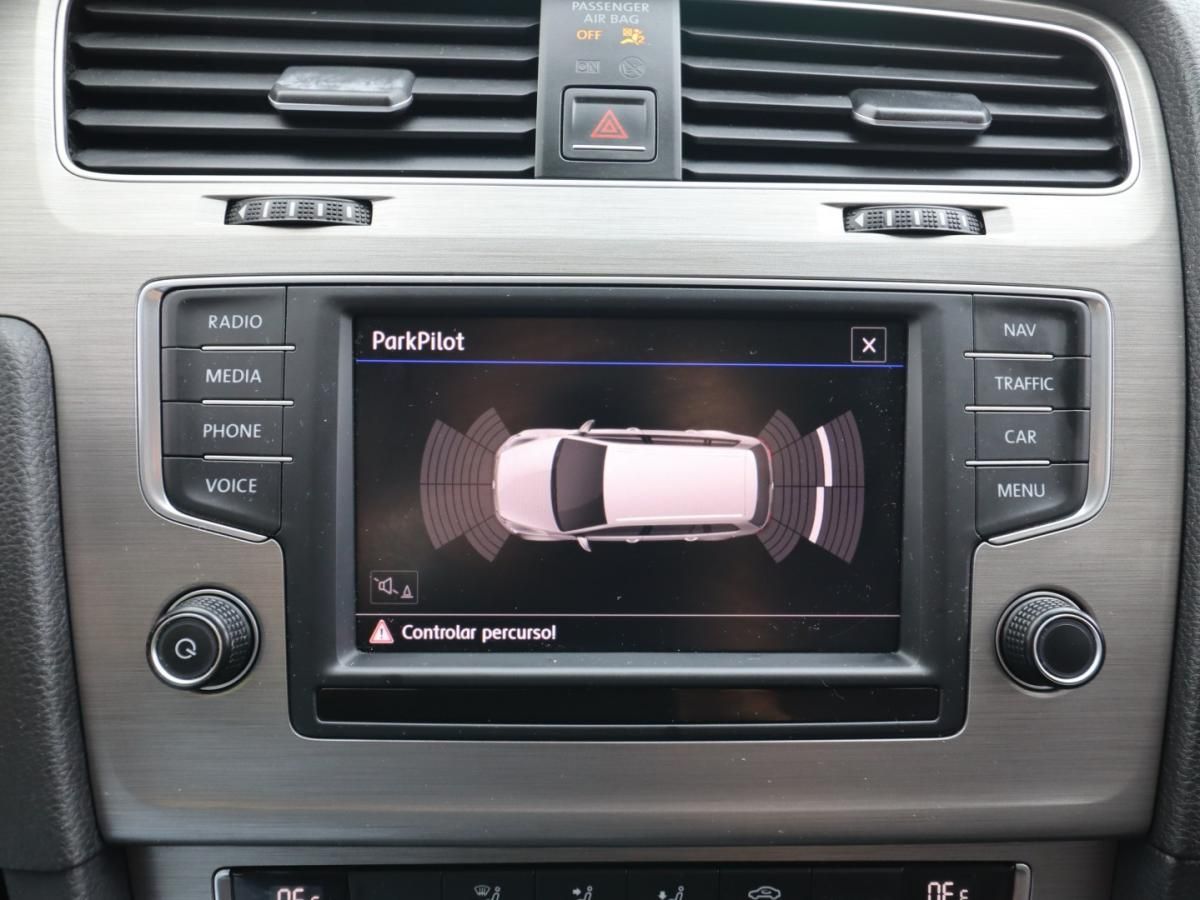 volkswagen-golf-variant-2017-diesel-1598cc