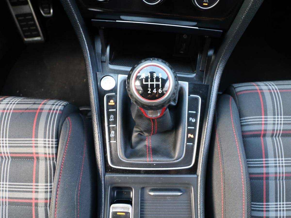 volkswagen-golf-2013-gasolina-1984cc