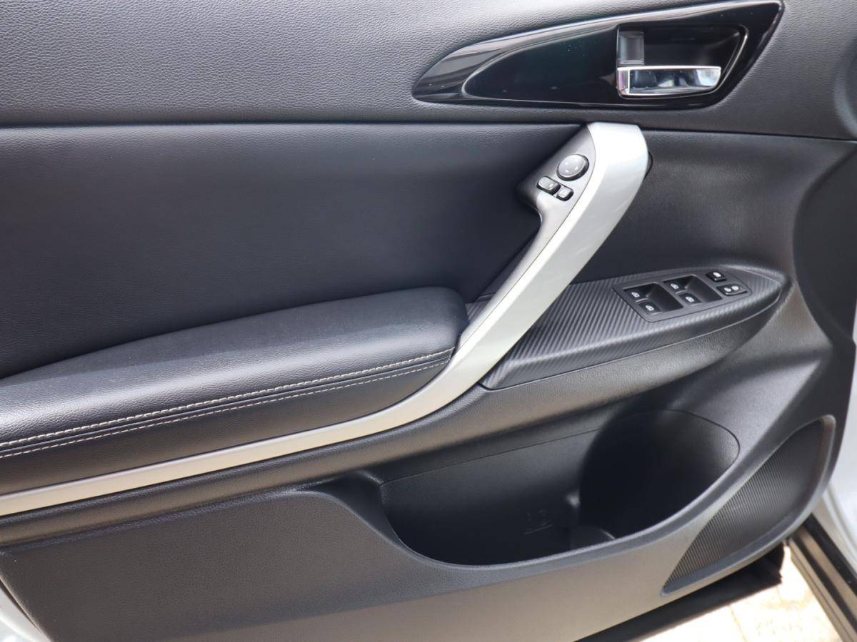 mitsubishi-eclipse-cross-2023-hibrido-2360cc