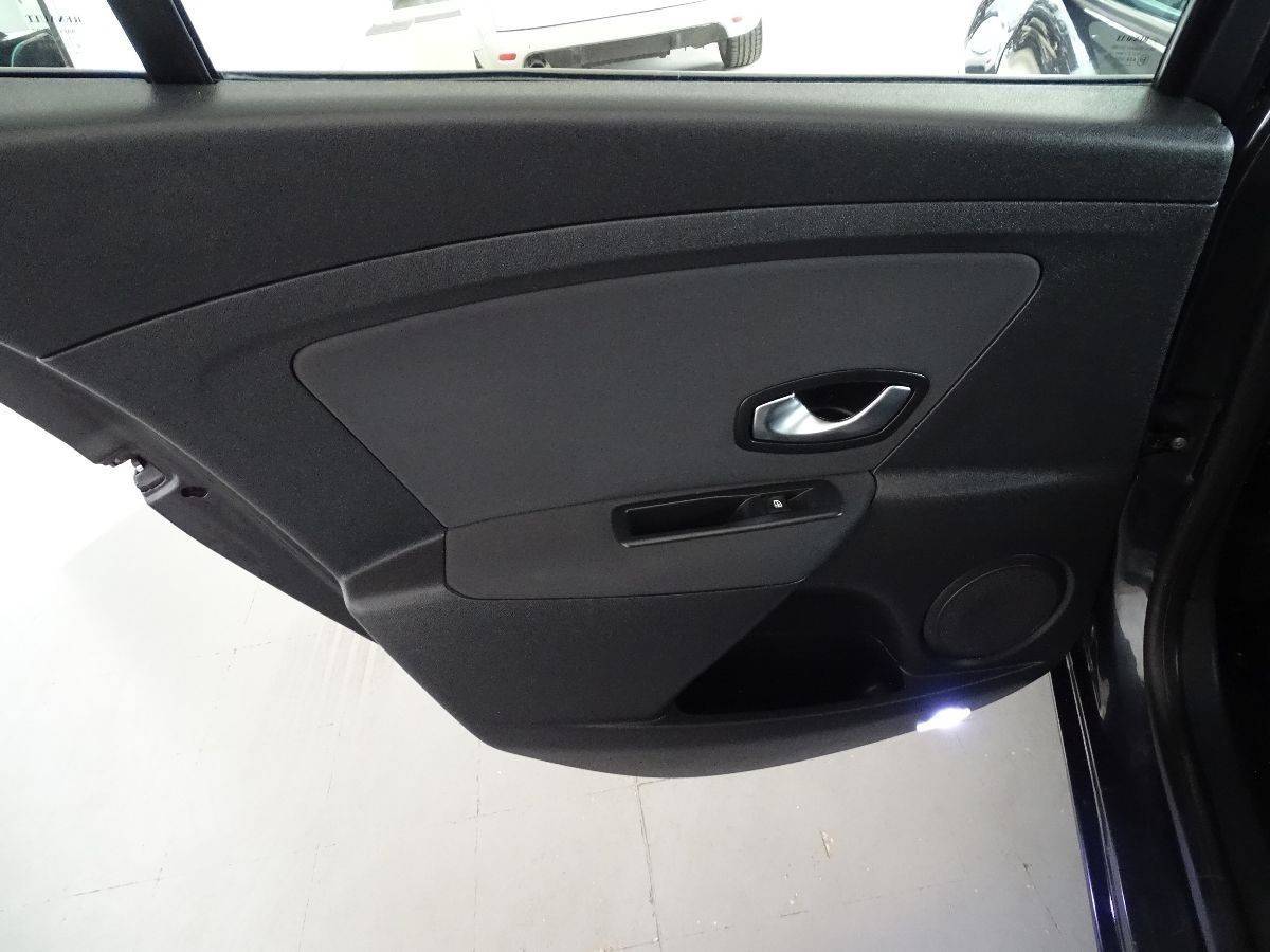 renault-megane-sport-tourer-2011-diesel-1500cc