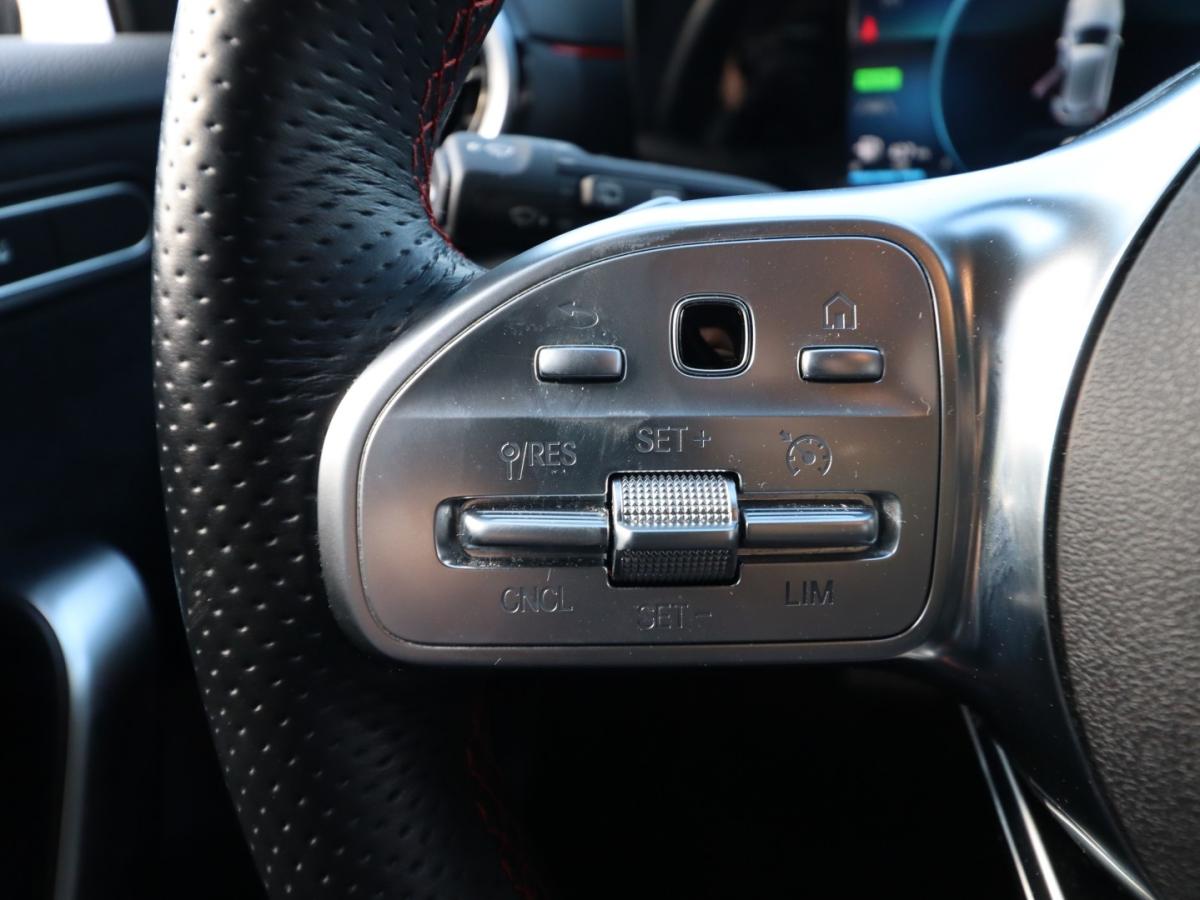mercedes-benz-classe-a-2022-hibrido-1332cc