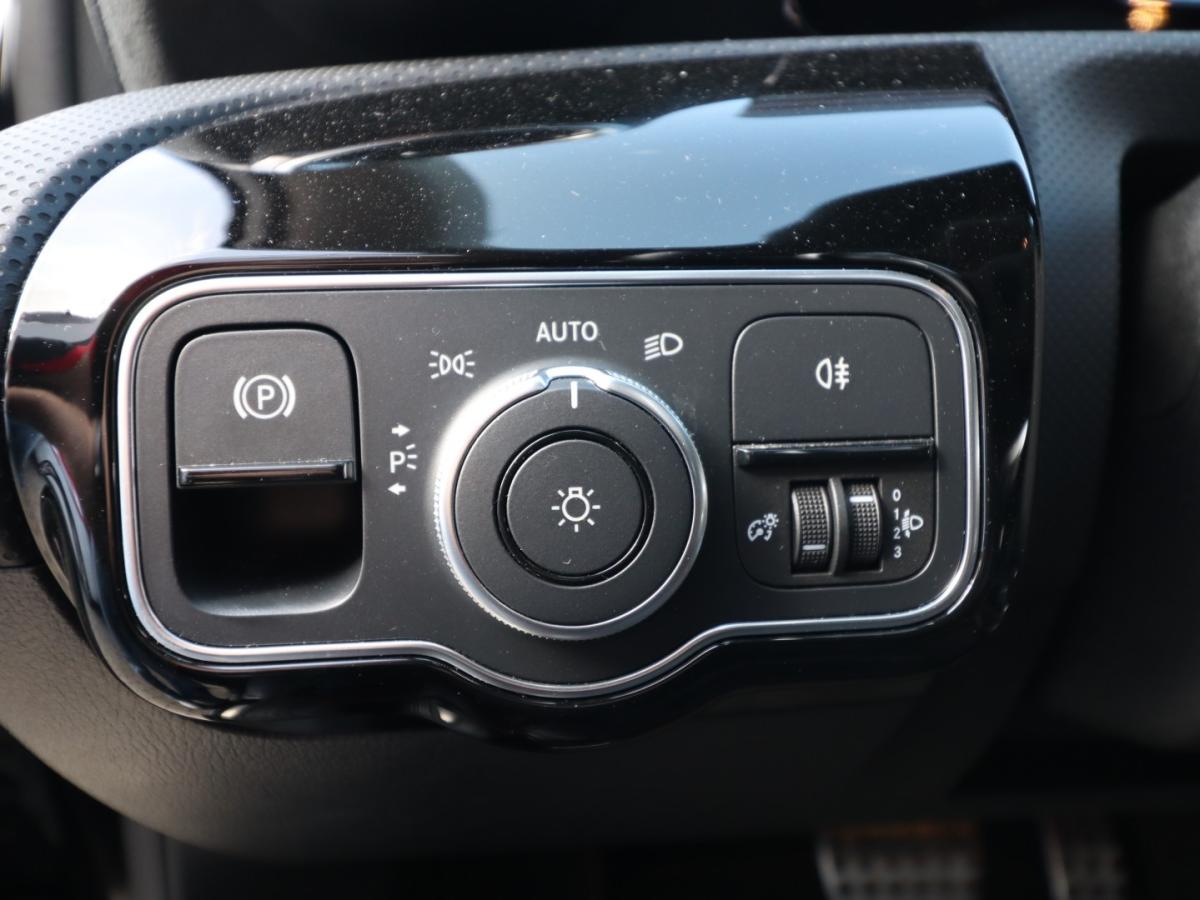 mercedes-benz-classe-a-2022-hibrido-1332cc