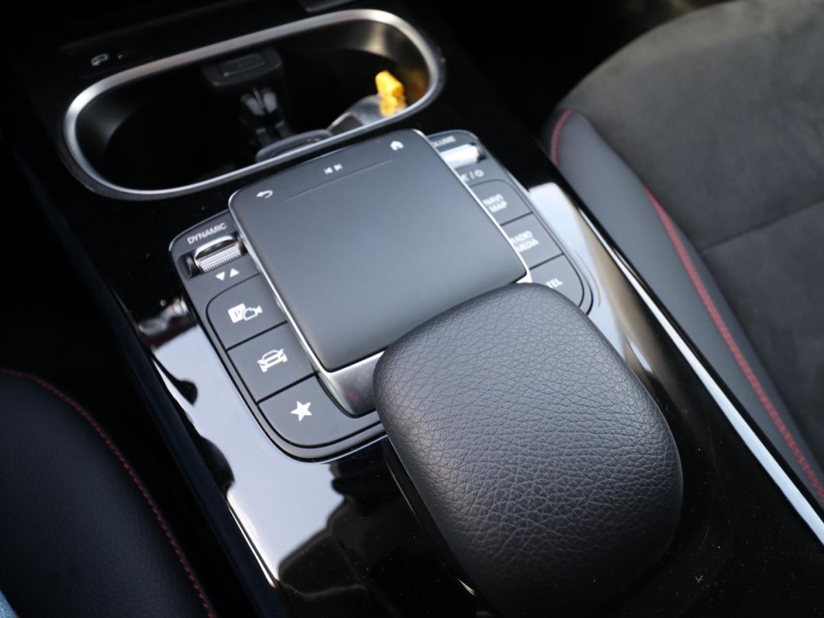 mercedes-benz-classe-a-2022-hibrido-1332cc