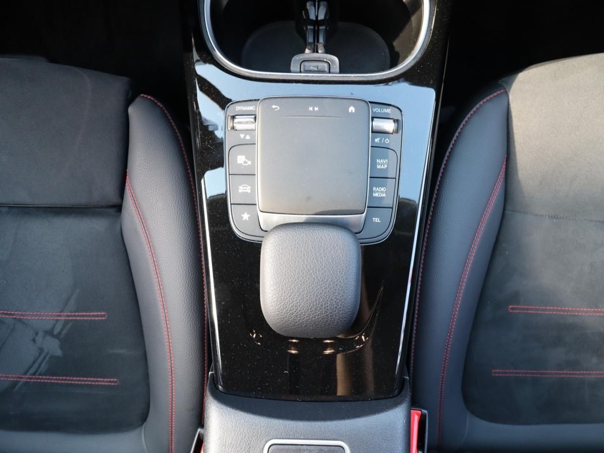 mercedes-benz-classe-a-2022-hibrido-1332cc