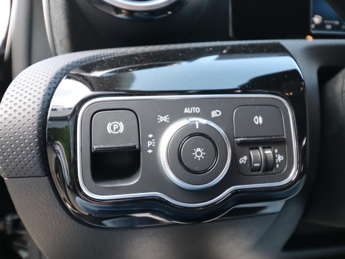 mercedes-benz-classe-a-2022-hibrido-1332cc