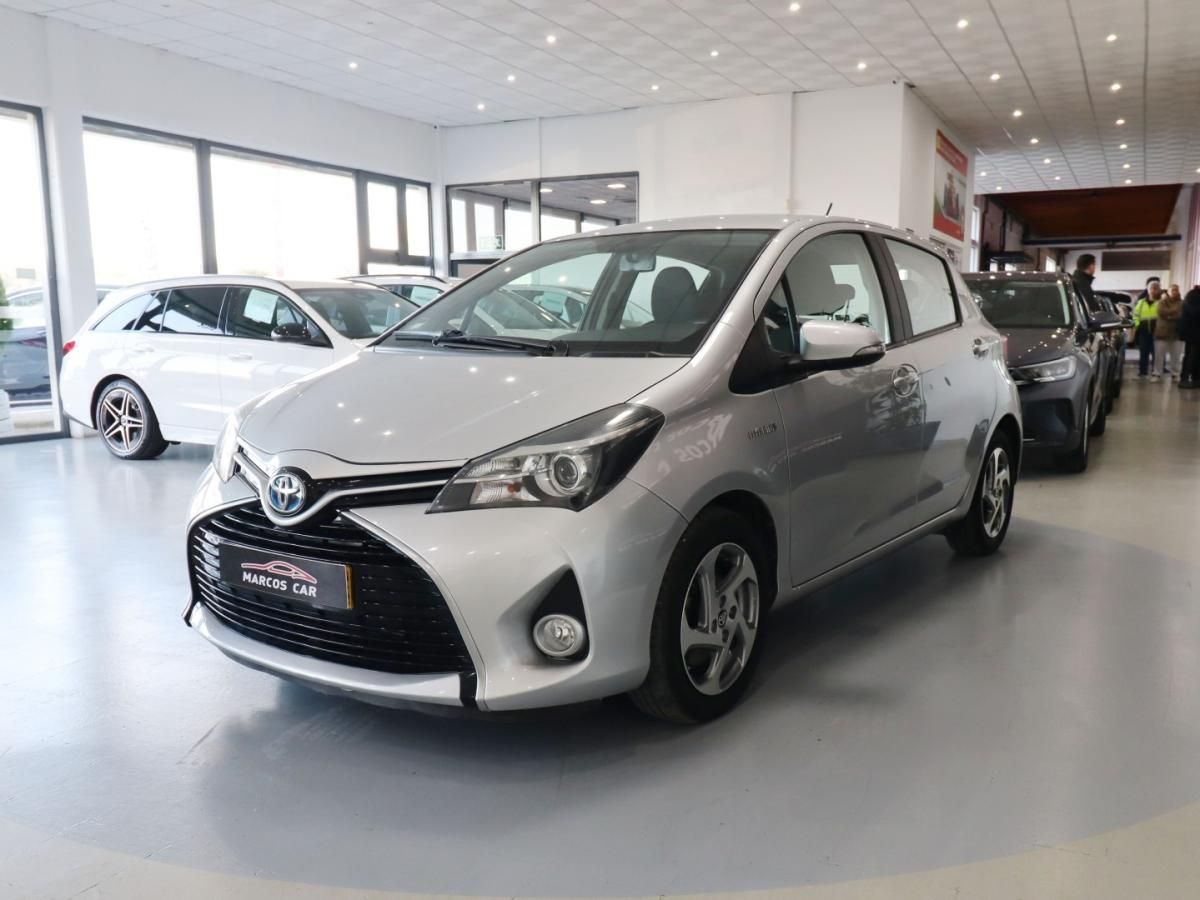 toyota-yaris-2016-hibrido-1497cc