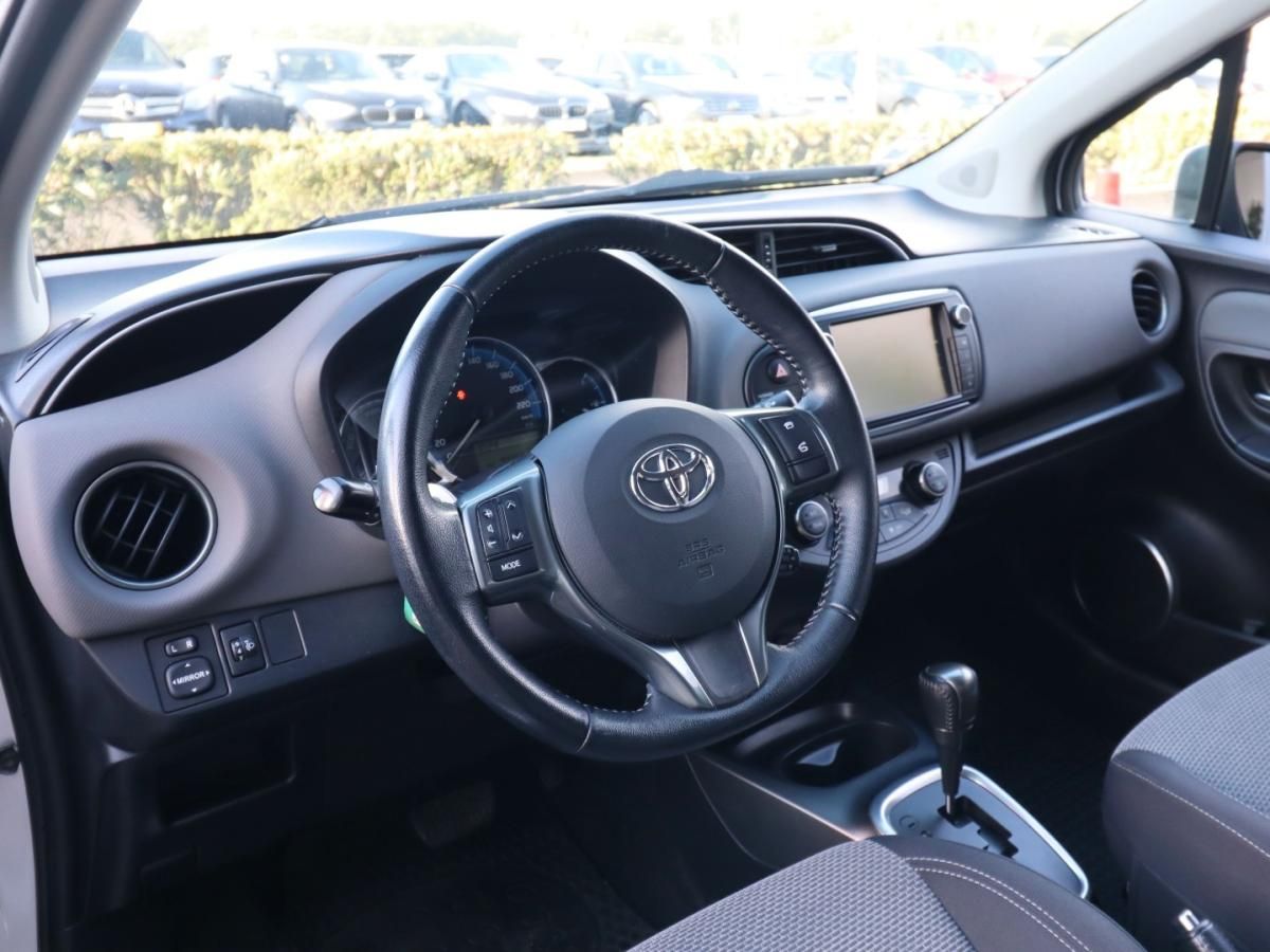 toyota-yaris-2016-hibrido-1497cc