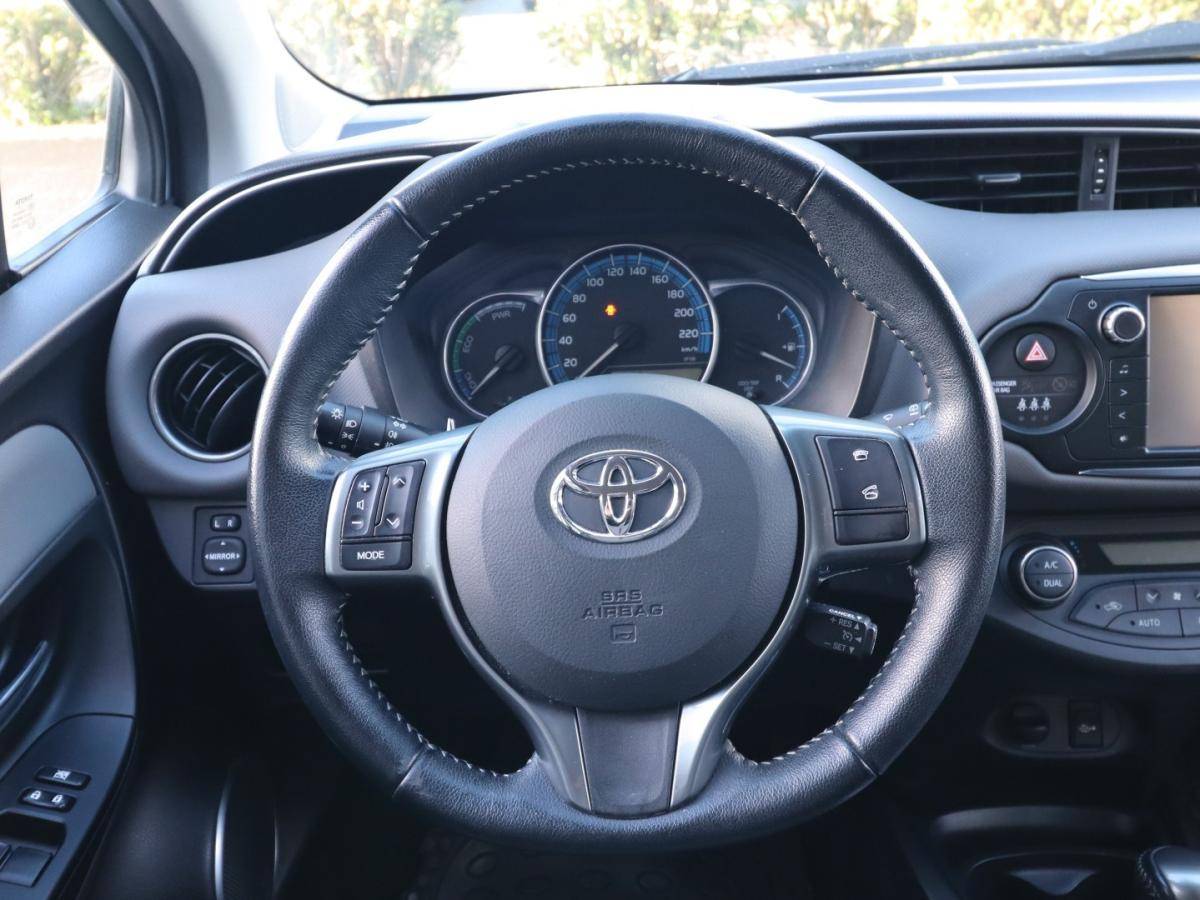 toyota-yaris-2016-hibrido-1497cc
