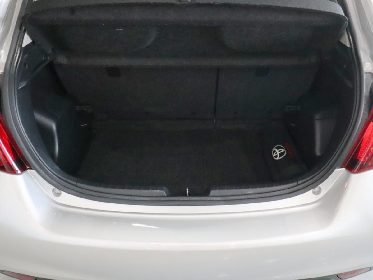 toyota-yaris-2016-hibrido-1497cc