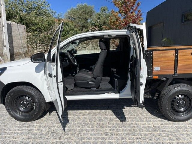 toyota-hilux-2017-diesel-2393cc